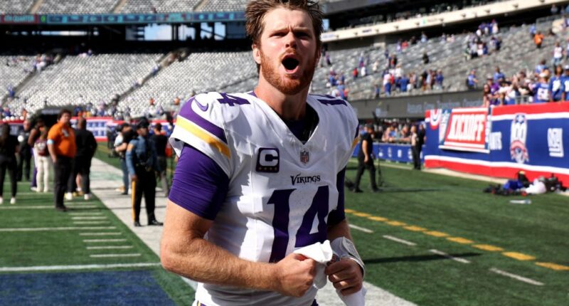 Celebrity Net Worth logo