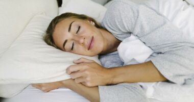 Sleeping for this many hours ‘could add 4 years to your life’