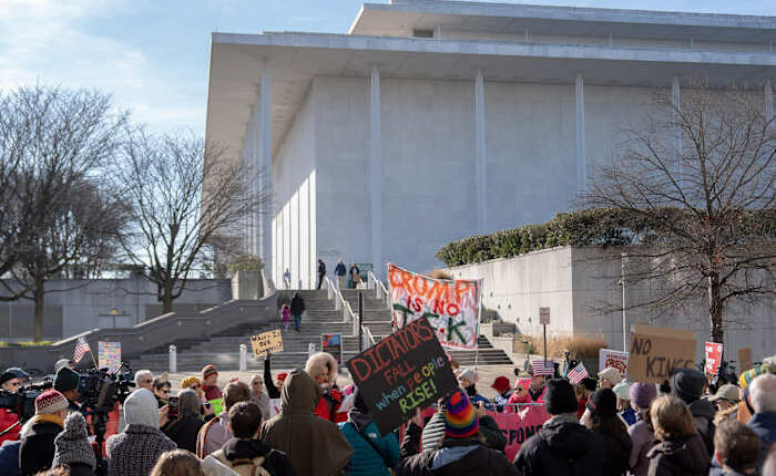 Sonia De Los Santos cancels Kennedy Center shows, citing unwelcoming climate