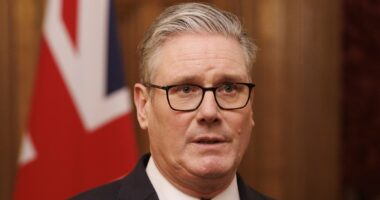 Starmer faces choice: block Burnham or face a leadership challenge