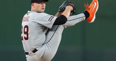 Celebrity Net Worth logo