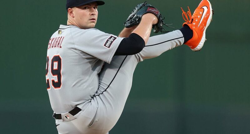 Celebrity Net Worth logo