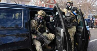 Tensions flare in Minnesota as protesters and federal agents repeatedly square off