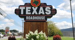 Texas Roadhouse diners reveal chain's tipping trick and how to beat it