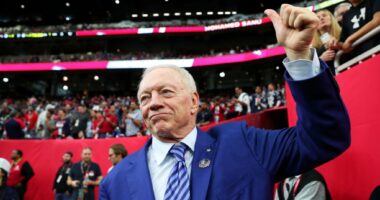 Celebrity Net Worth logo