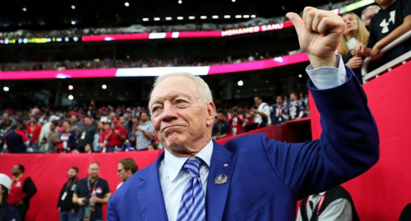 Celebrity Net Worth logo