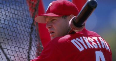 Celebrity Net Worth logo