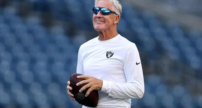 Celebrity Net Worth logo