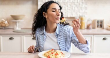 The simple hack that instantly makes pasta and bread healthy... how to eat carbs without gaining weight