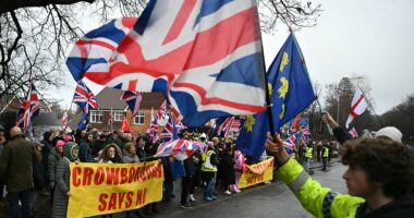 Thousands chant 'Keir Starmer's a traitor' marching in Crowborough