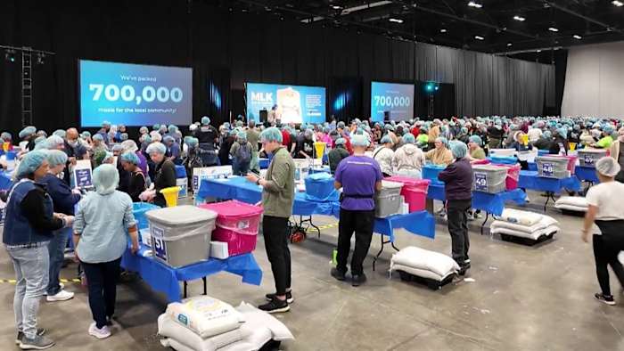 Thousands of volunteers push to pack 1M meals at Orange County Convention Center