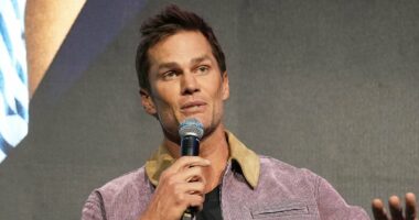 Tom Brady weighs in on whether 'stud' Travis Kelce should retire from football