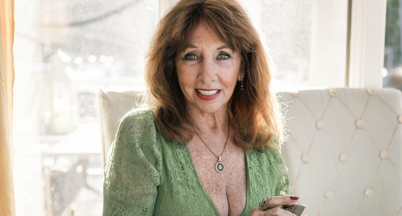 Top psychic says fading star will become single mom in 2026