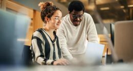 Topsy-Turvy Role Of AI Providing Therapy For Humans Experiencing AI Psychosis And Other AI-Induced Mental Health Issues