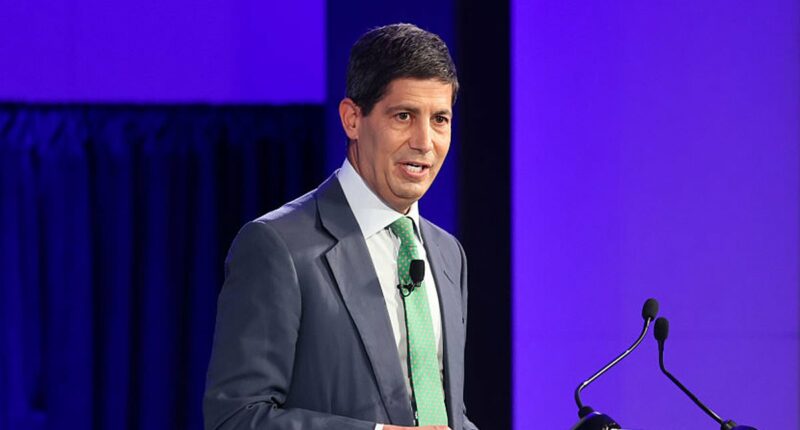 Trump chooses 'central casting' Kevin Warsh for Fed Chair