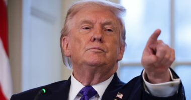 Trump threatens Cuba to make a deal 'before it is too late'