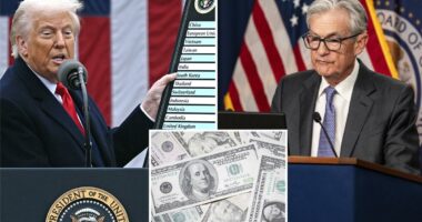 US dollar posts worst year since 2017 as Fed turmoil, tariffs bite