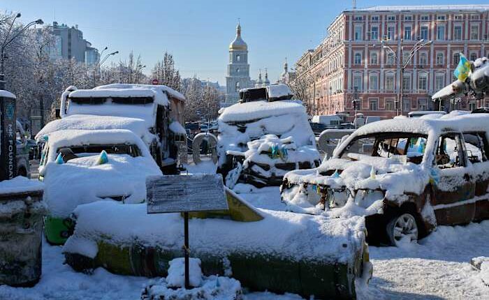 Ukrainian delegation arrives in US for peace talks as Russia hammers energy sites