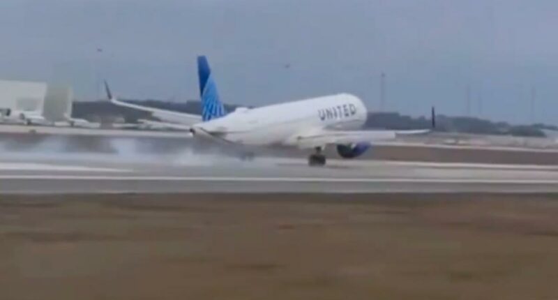 Wild video shows United flight suffering 'mechanical issue' upon landing at Orlando airport
