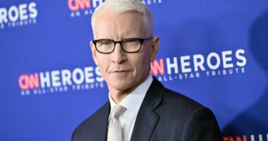 Anderson Cooper announces his exit from '60 Minutes'