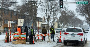 Anti-ICE Minneapolis agitators set up checkpoint to track federal agents