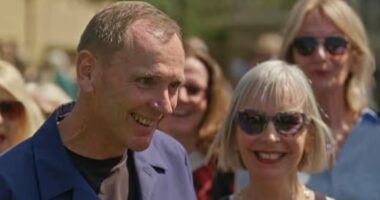 Antiques Roadshow guest gasps as he learns true value of £20 painting