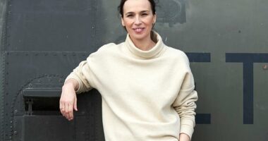 Celebrity Net Worth logo