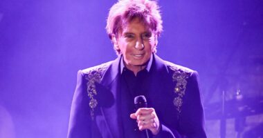 Barry Manilow postpones more shows, says his lungs 'aren't ready yet'
