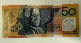 Can you spot the difference between this dodgy note and a real one?
