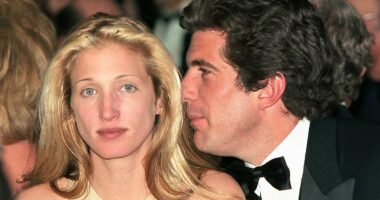 Carolyn Bessette pregnancy bombshell: Betrayals she took to her grave