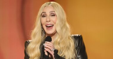 Cher was 'briefed' with instructions before Grammys gaffe