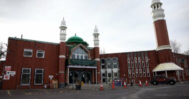 Counter-terror cops probe man who took 'axe and knife' into mosque
