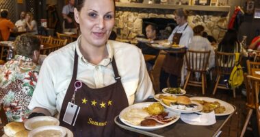Cracker Barrel makes brutal cut on staff meals following backlash