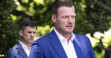 Former tennis ace quits politics early, triggering byelection