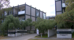 A man has been bitten by a police dog during an arrest, bringing a four-hour siege to an end in Melbourne's north-east.ï»¿