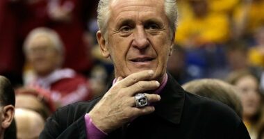 Celebrity Net Worth logo