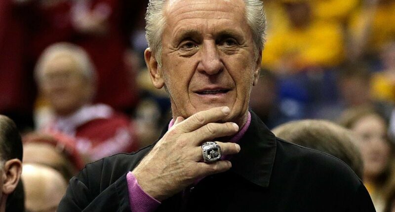 Celebrity Net Worth logo