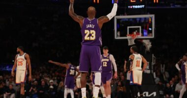 In his potential final game at MSG, LeBron James walks off court without signature send-off