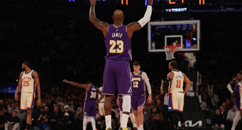 In his potential final game at MSG, LeBron James walks off court without signature send-off