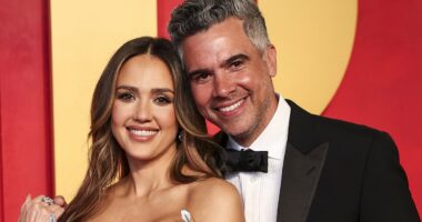 Jessica Alba FINALIZES divorce from Cash Warren after no prenup