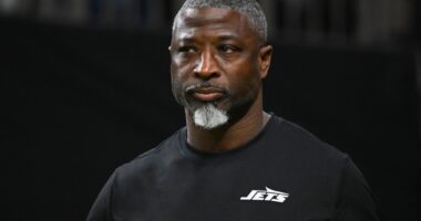 Jets Mailbag: Outside of getting QB right, what must Aaron Glenn do to remain coach in 2027?