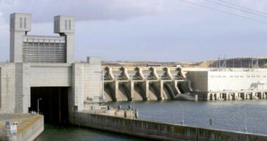 Judge orders changes to Columbia and Snake river dam operations to help 'disappearing' salmon