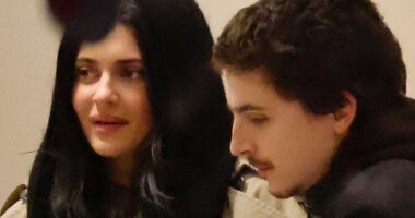 Kylie Jenner and Timothee Chalamet enjoy PDA-packed pizza dinner