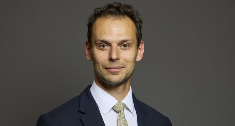 Labour minister at centre of journalist smear scandal resigns