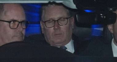 Lame duck Starmer waddles on as Mandelson timebomb ticks