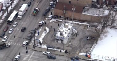 Large CPD presence on Near West Side after deadly Chicago shootings in UIC garage on Wood, in White Castle lot on Roosevelt: CFD