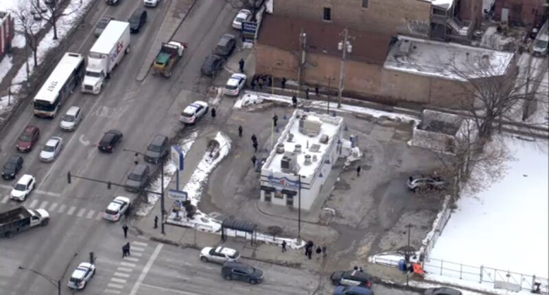 Large CPD presence on Near West Side after deadly Chicago shootings in UIC garage on Wood, in White Castle lot on Roosevelt: CFD
