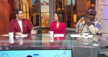 Leon Rogers joins 'Windy City Weekend' to talk Valentine's Day 2026; preserve flowers with Vivian X Co.