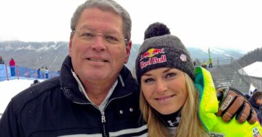 Lindsey Vonn's dad urges her to retire after Olympic leg break