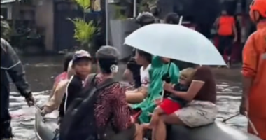 Major Aussie tourist destination battered by torrential rain, flash flooding